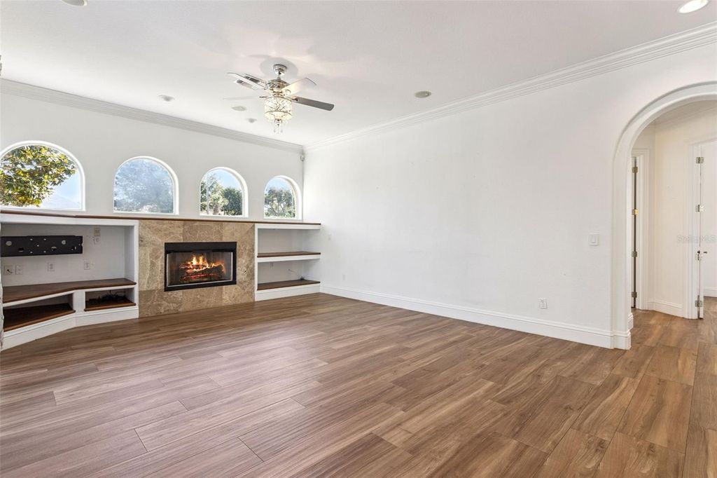 Image 31 of property listing at 12633 CROWN POINT CIRCLE, Clermont, FL 34711