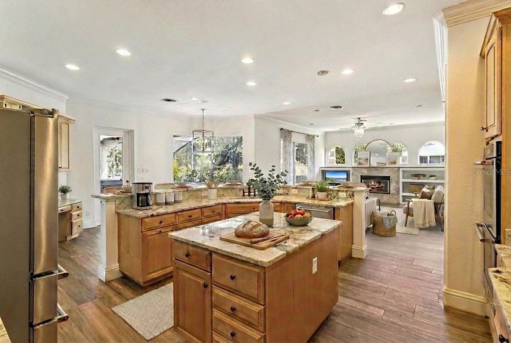 Image 33 of property listing at 12633 CROWN POINT CIRCLE, Clermont, FL 34711