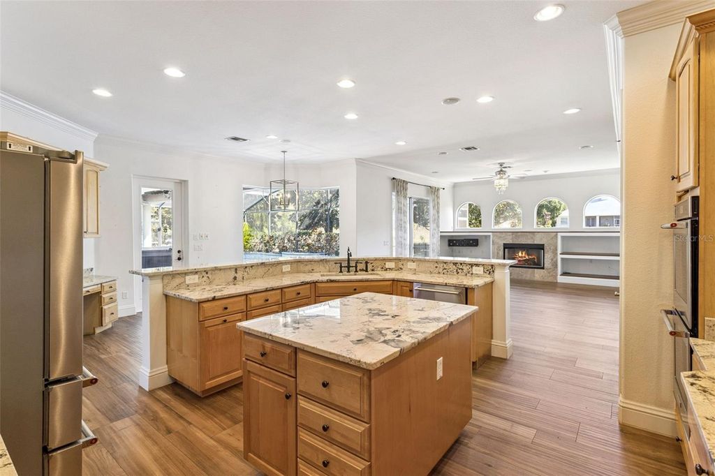 Image 34 of property listing at 12633 CROWN POINT CIRCLE, Clermont, FL 34711