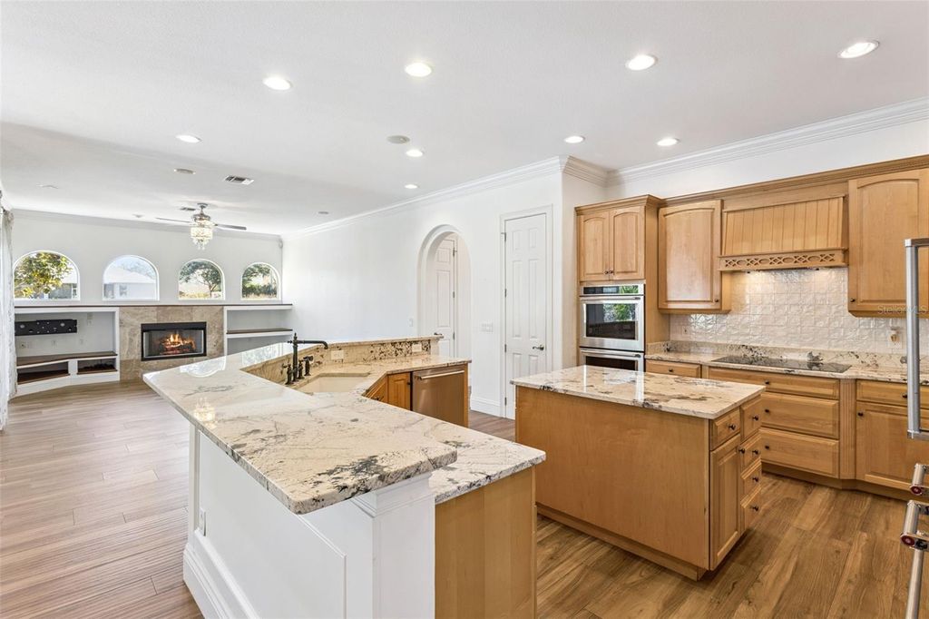 Image 35 of property listing at 12633 CROWN POINT CIRCLE, Clermont, FL 34711