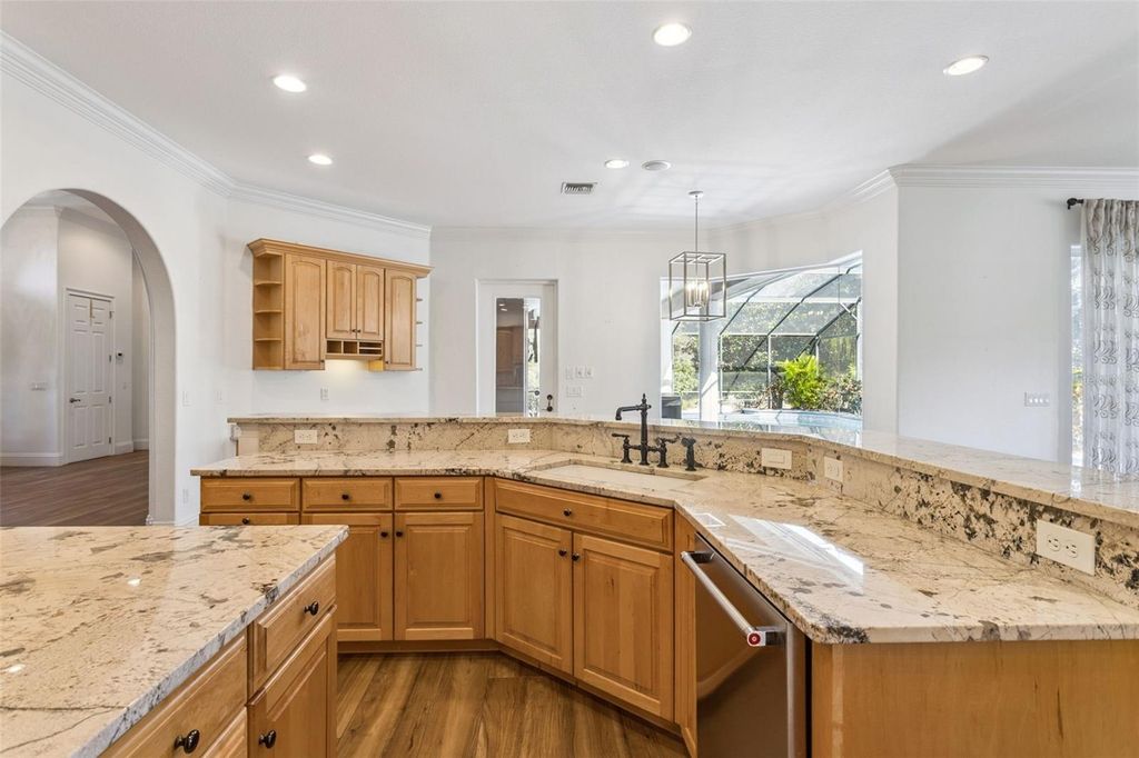 Image 37 of property listing at 12633 CROWN POINT CIRCLE, Clermont, FL 34711