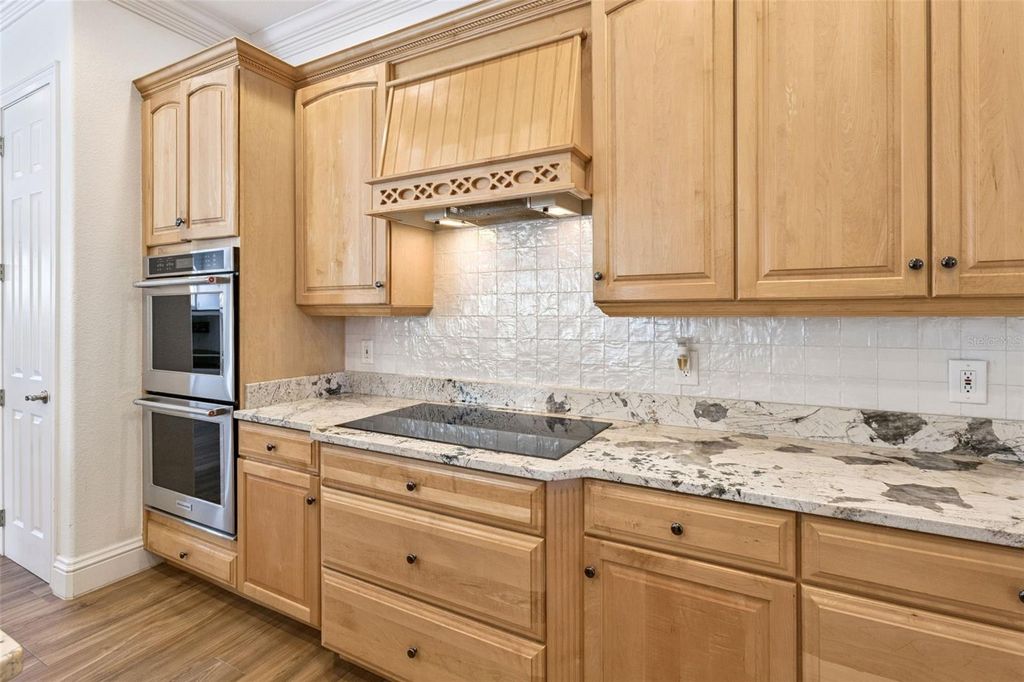 Image 38 of property listing at 12633 CROWN POINT CIRCLE, Clermont, FL 34711