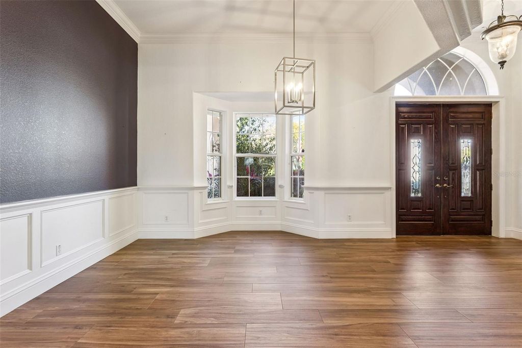 Image 5 of property listing at 12633 CROWN POINT CIRCLE, Clermont, FL 34711