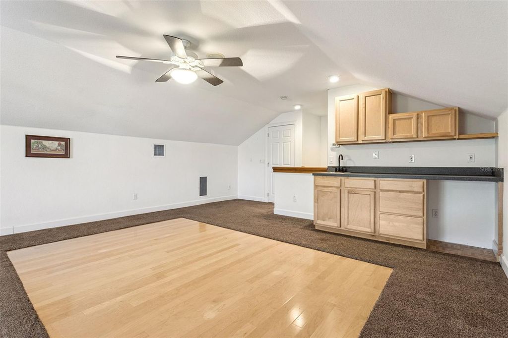 Image 43 of property listing at 12633 CROWN POINT CIRCLE, Clermont, FL 34711