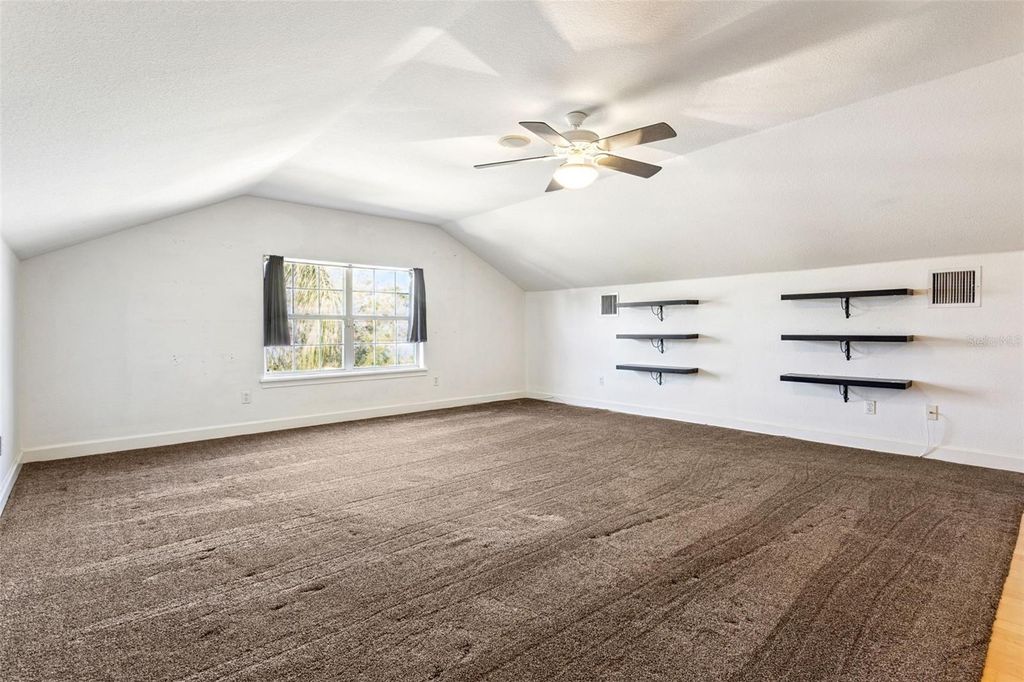 Image 45 of property listing at 12633 CROWN POINT CIRCLE, Clermont, FL 34711