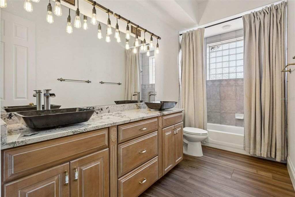 Image 49 of property listing at 12633 CROWN POINT CIRCLE, Clermont, FL 34711