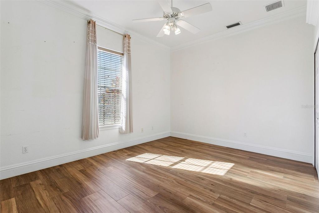 Image 51 of property listing at 12633 CROWN POINT CIRCLE, Clermont, FL 34711