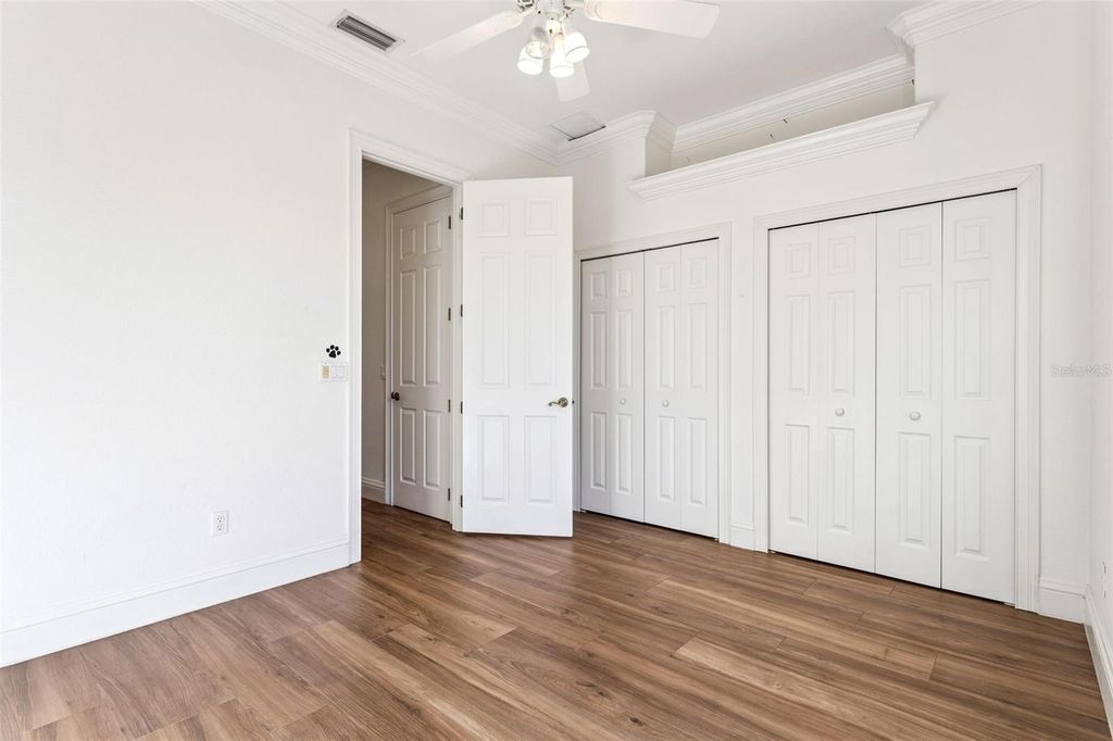 Image 54 of property listing at 12633 CROWN POINT CIRCLE, Clermont, FL 34711