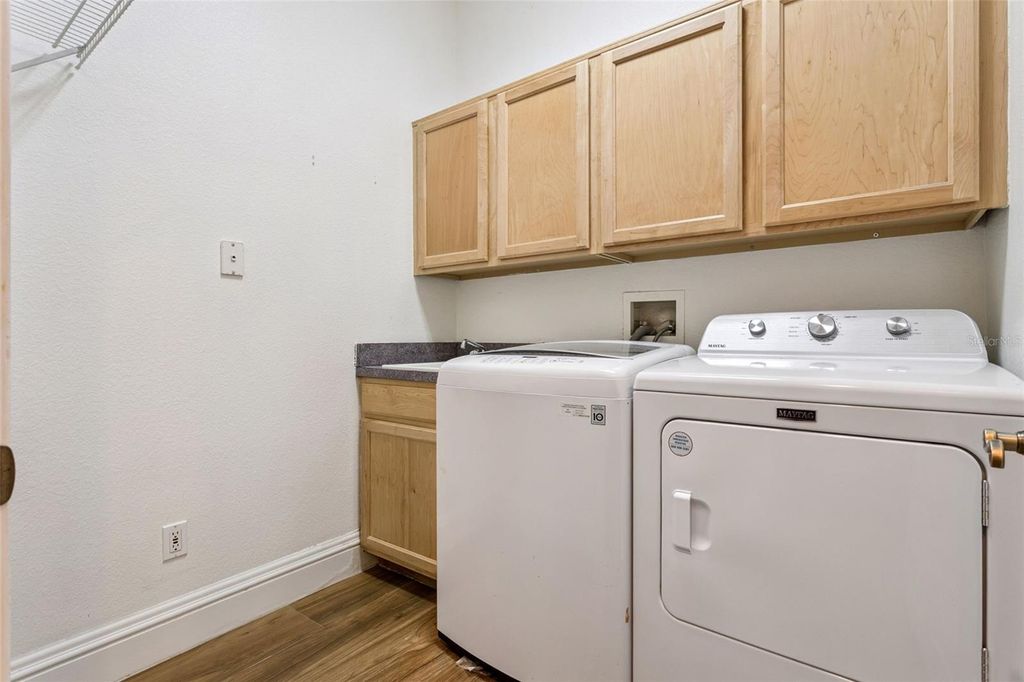 Image 56 of property listing at 12633 CROWN POINT CIRCLE, Clermont, FL 34711