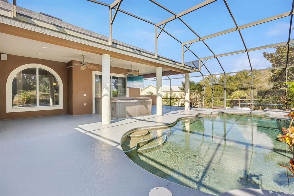 Image 58 of property listing at 12633 CROWN POINT CIRCLE, Clermont, FL 34711