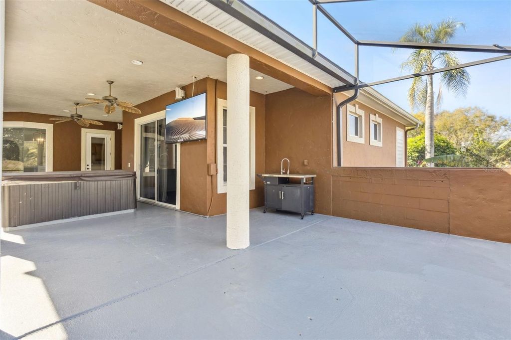 Image 62 of property listing at 12633 CROWN POINT CIRCLE, Clermont, FL 34711