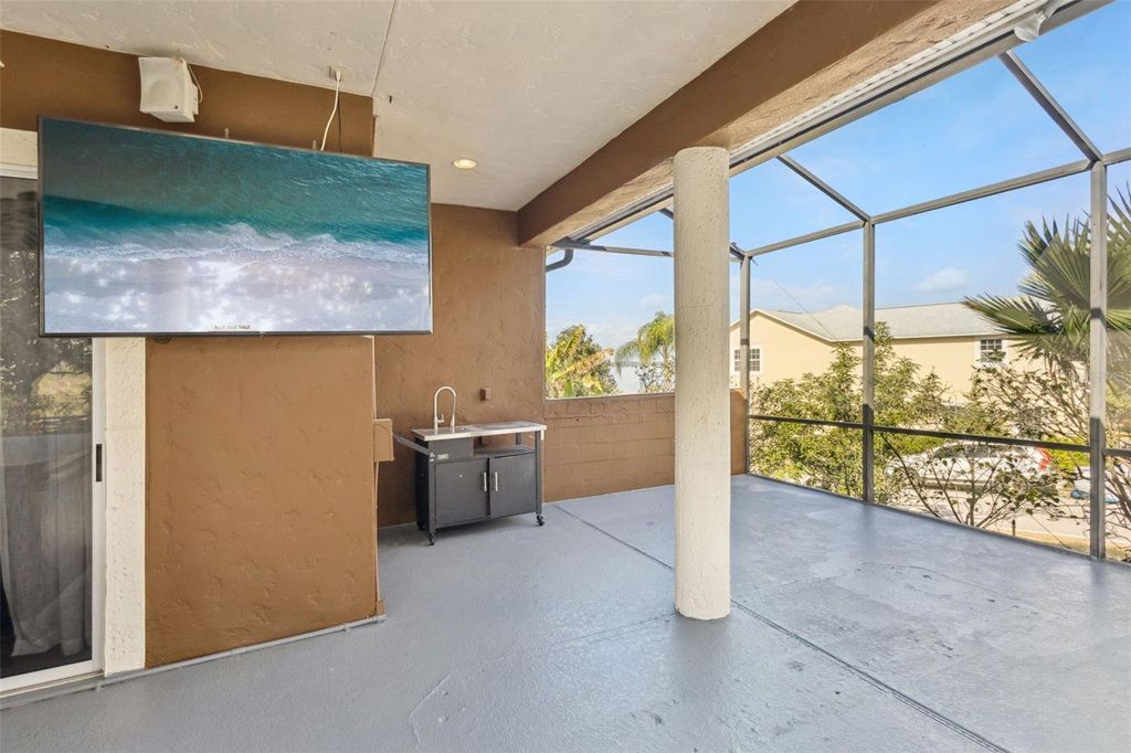 Image 63 of property listing at 12633 CROWN POINT CIRCLE, Clermont, FL 34711