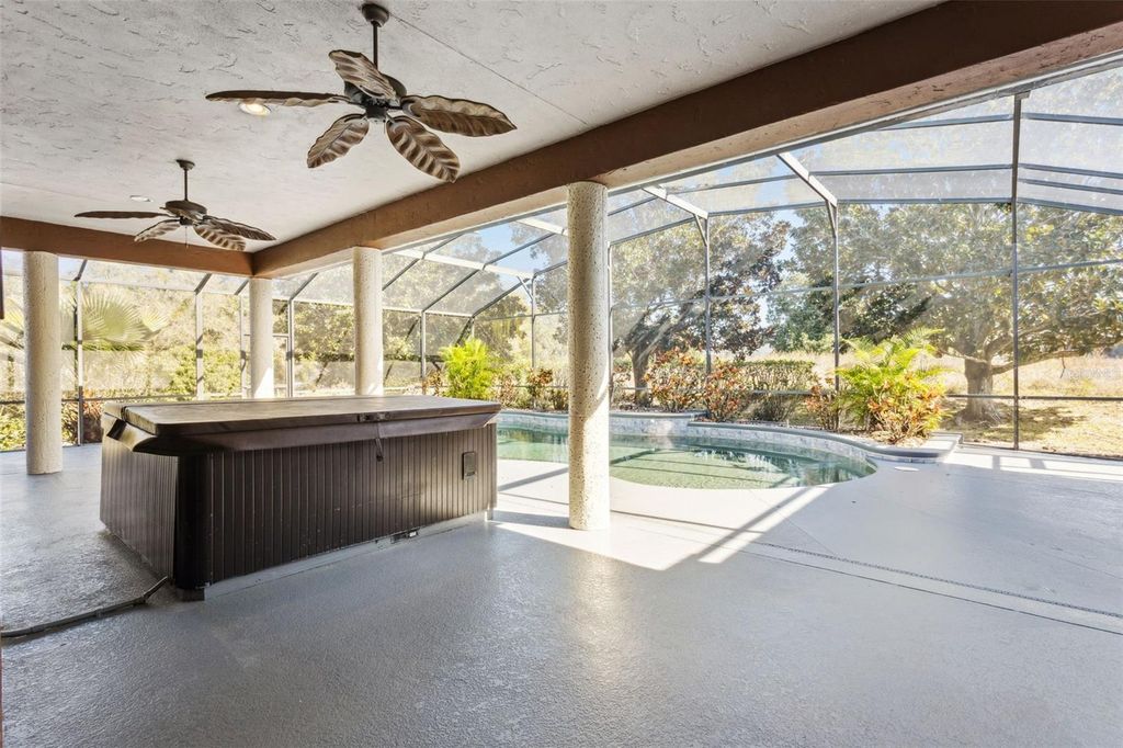 Image 64 of property listing at 12633 CROWN POINT CIRCLE, Clermont, FL 34711