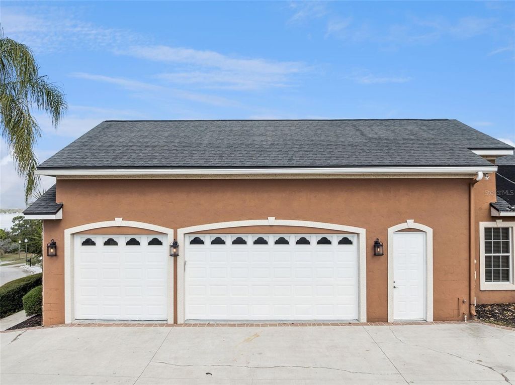 Image 69 of property listing at 12633 CROWN POINT CIRCLE, Clermont, FL 34711