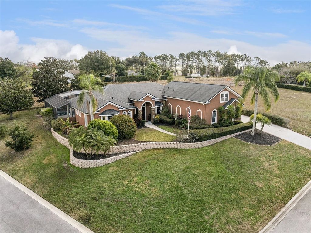 Image 70 of property listing at 12633 CROWN POINT CIRCLE, Clermont, FL 34711