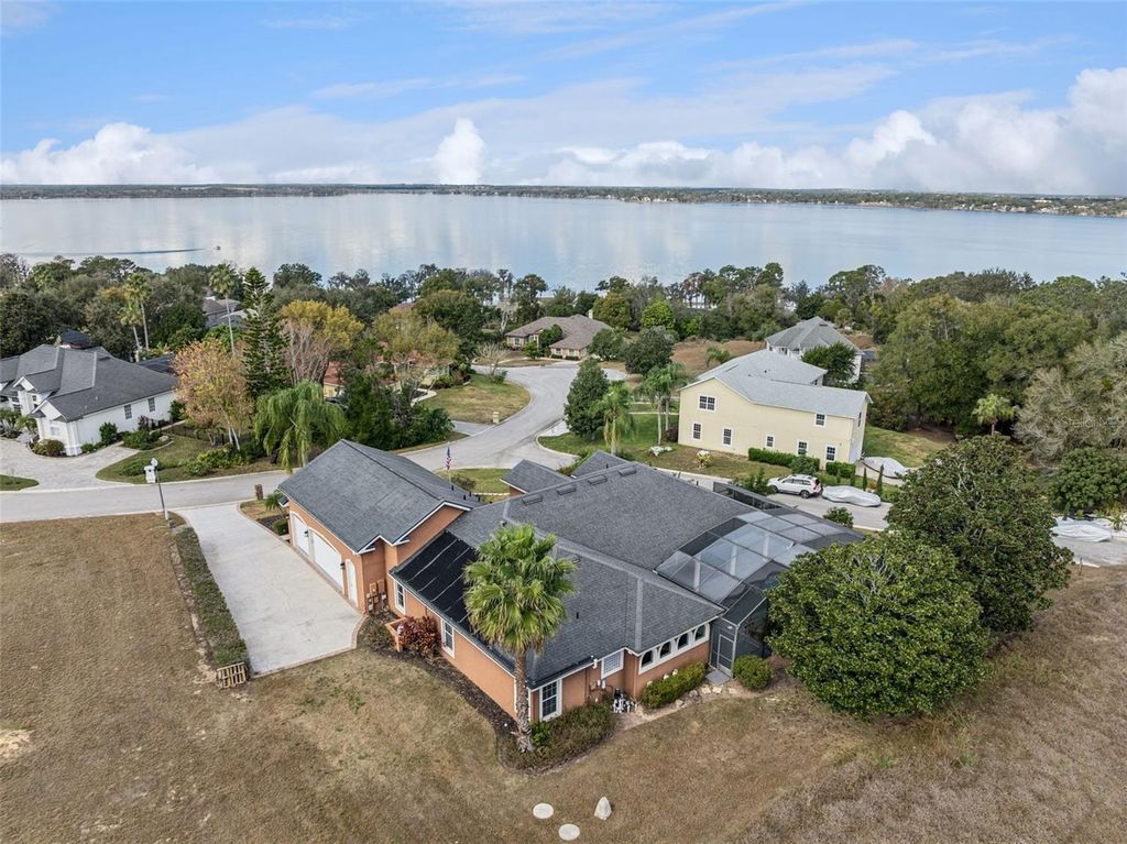 Image 71 of property listing at 12633 CROWN POINT CIRCLE, Clermont, FL 34711