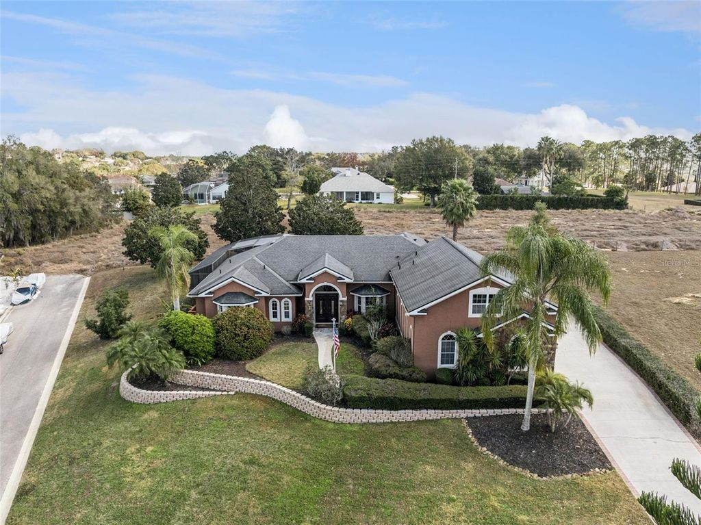 Image 72 of property listing at 12633 CROWN POINT CIRCLE, Clermont, FL 34711