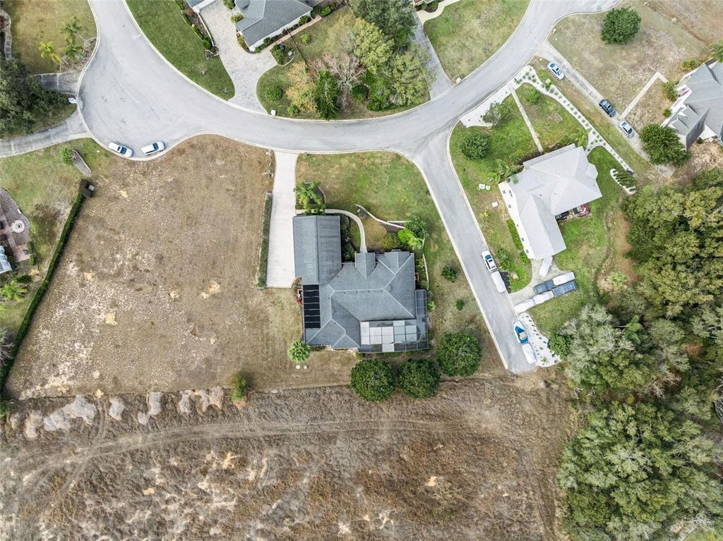 Image 79 of property listing at 12633 CROWN POINT CIRCLE, Clermont, FL 34711