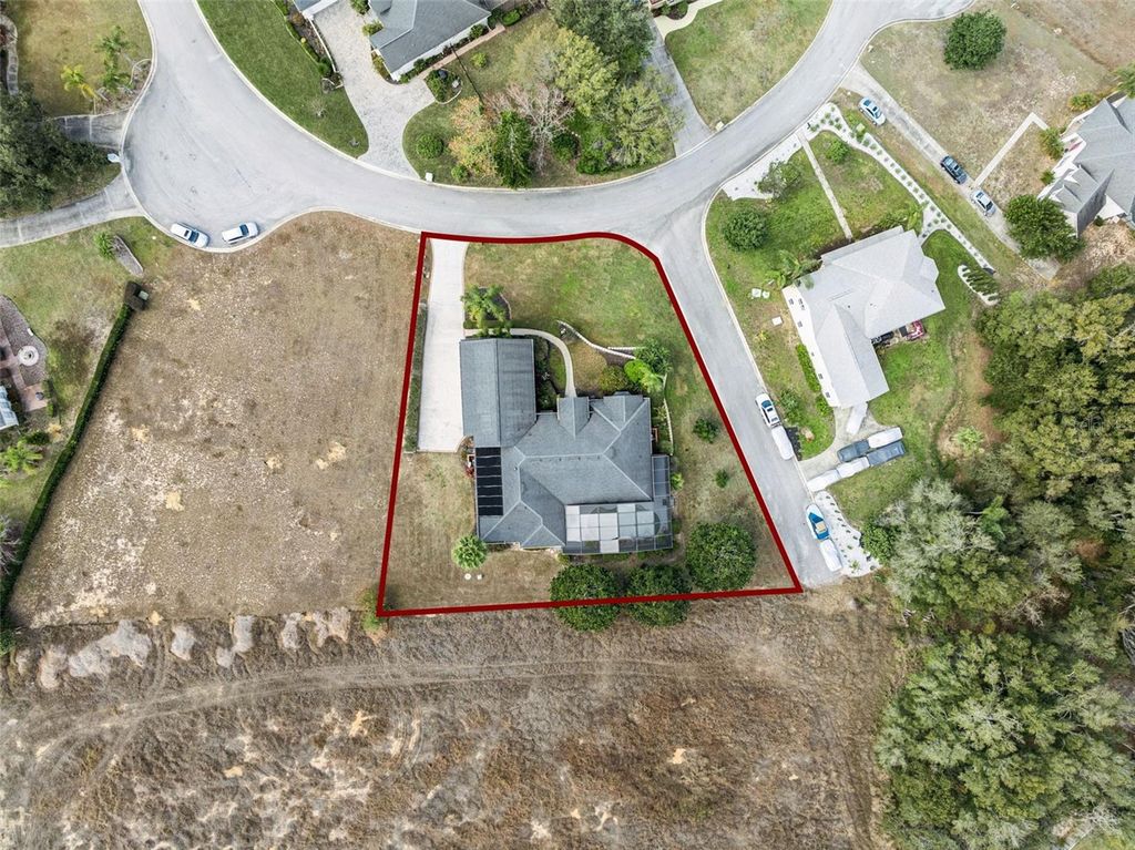 Image 80 of property listing at 12633 CROWN POINT CIRCLE, Clermont, FL 34711