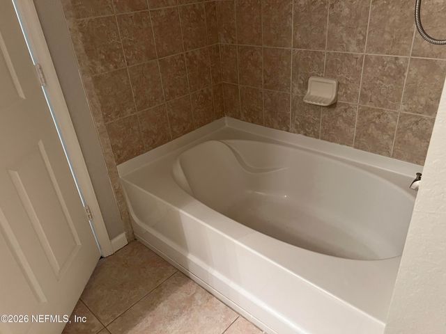 8539 GATE Parkway W 121, Jacksonville, FL 32216