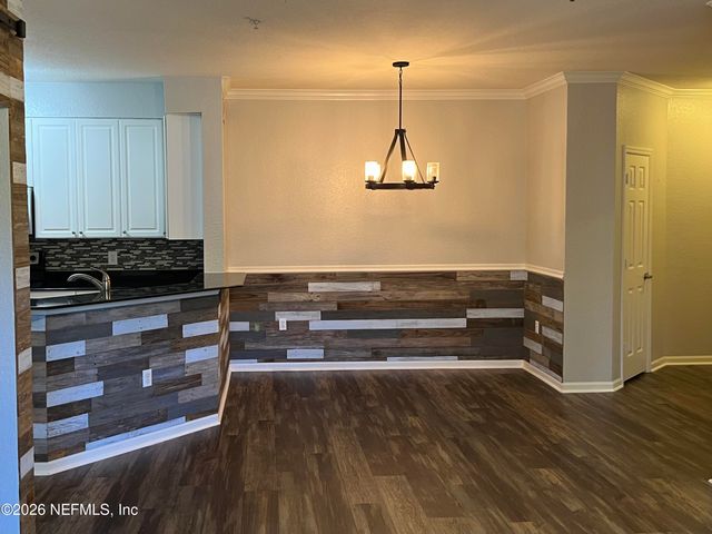 8539 GATE Parkway W 121, Jacksonville, FL 32216