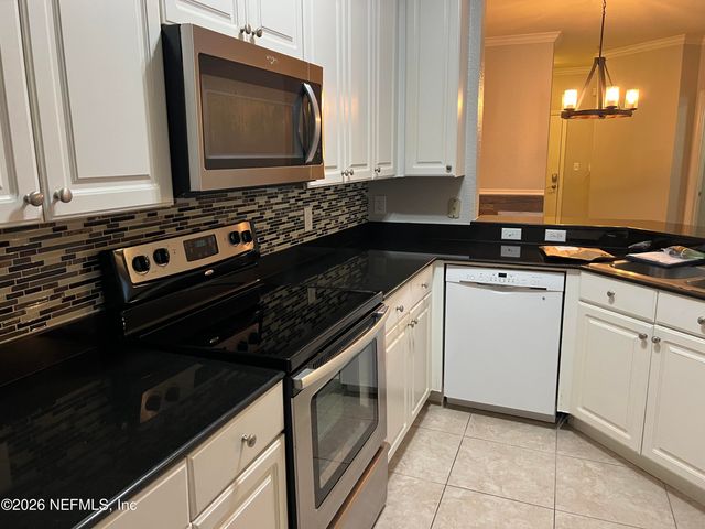 8539 GATE Parkway W 121, Jacksonville, FL 32216