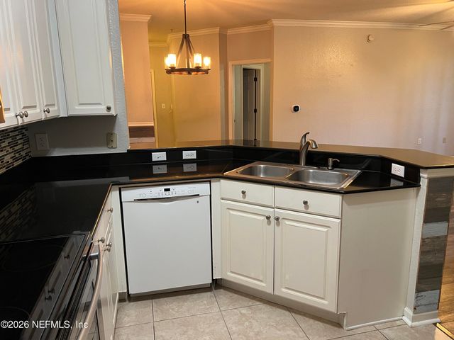 8539 GATE Parkway W 121, Jacksonville, FL 32216