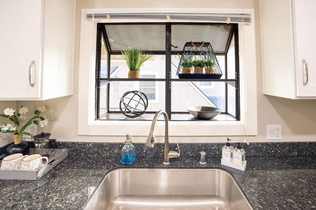 2925 El Monte Ave, Oakland, CA 94605