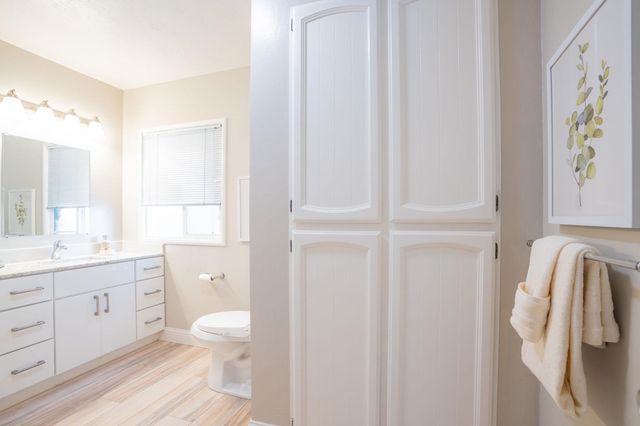 2925 El Monte Ave, Oakland, CA 94605