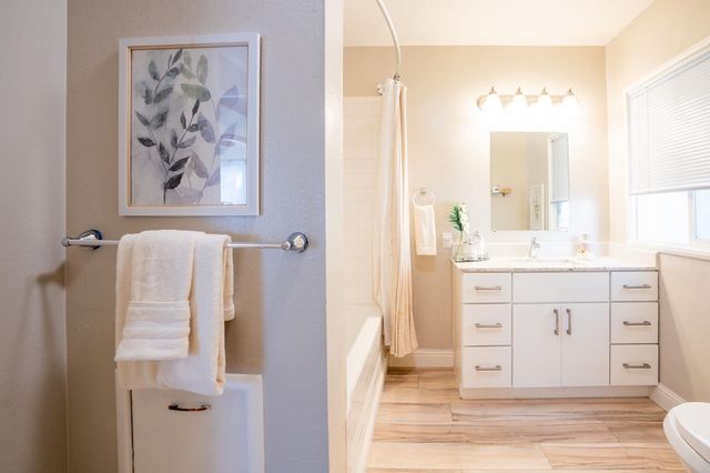 2925 El Monte Ave, Oakland, CA 94605