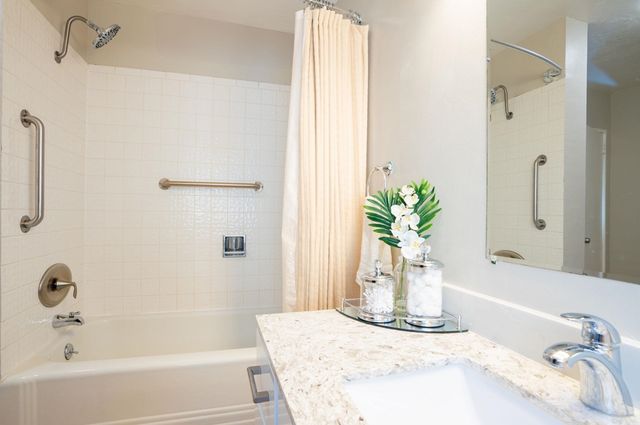 2925 El Monte Ave, Oakland, CA 94605