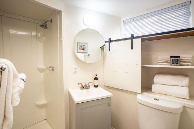 2925 El Monte Ave, Oakland, CA 94605