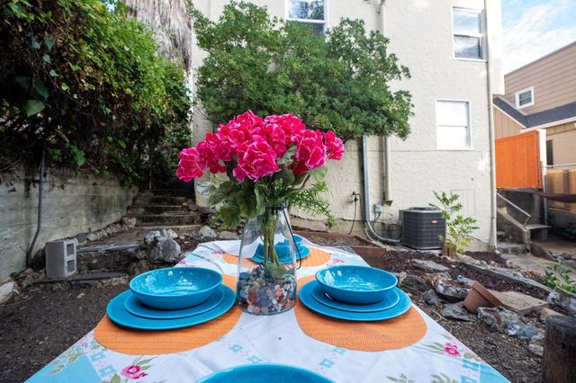 2925 El Monte Ave, Oakland, CA 94605