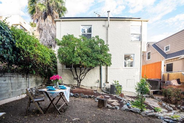 2925 El Monte Ave, Oakland, CA 94605