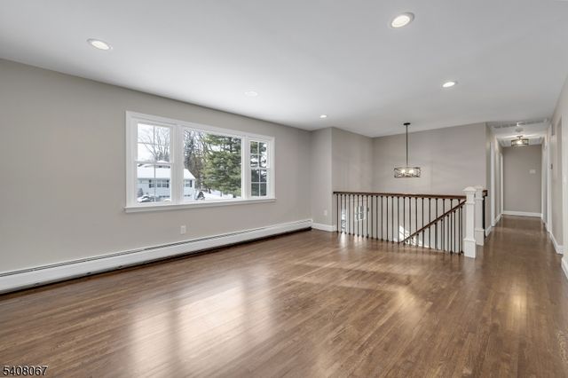 12 Roosevelt Ave, East Hanover Twp., NJ 07936