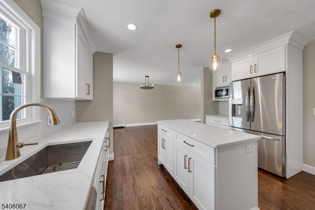 12 Roosevelt Ave, East Hanover Twp., NJ 07936