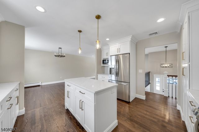 12 Roosevelt Ave, East Hanover Twp., NJ 07936