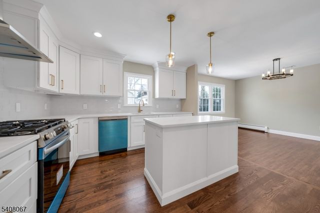 12 Roosevelt Ave, East Hanover Twp., NJ 07936