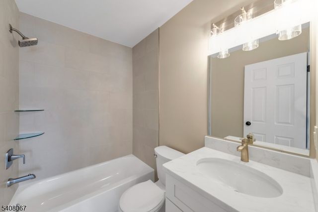 12 Roosevelt Ave, East Hanover Twp., NJ 07936