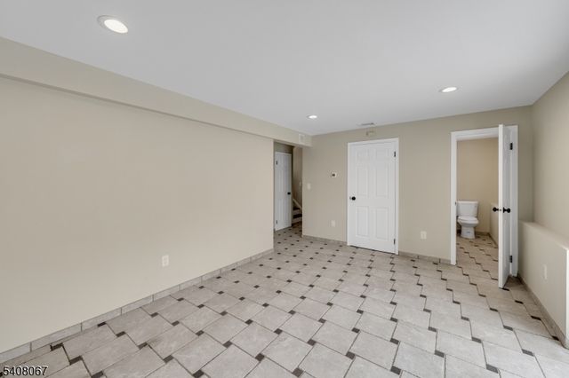 12 Roosevelt Ave, East Hanover Twp., NJ 07936