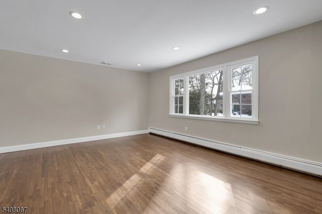 12 Roosevelt Ave, East Hanover Twp., NJ 07936