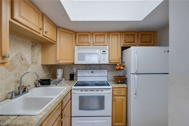 3265 Royal Canadian TRCE 3, Fort Myers, FL 33907