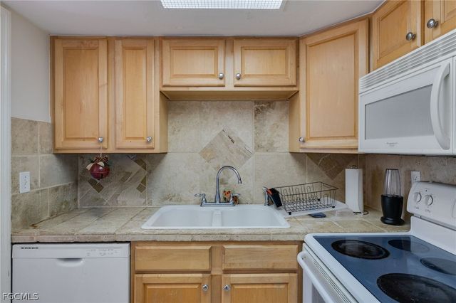 3265 Royal Canadian TRCE 3, Fort Myers, FL 33907