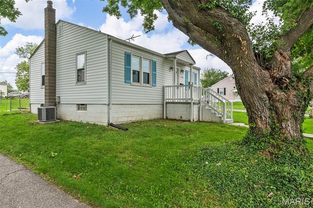 9501 Miriam Avenue, Overland, MO 63114