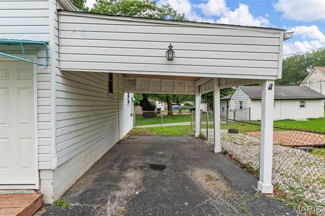 9501 Miriam Avenue, Overland, MO 63114