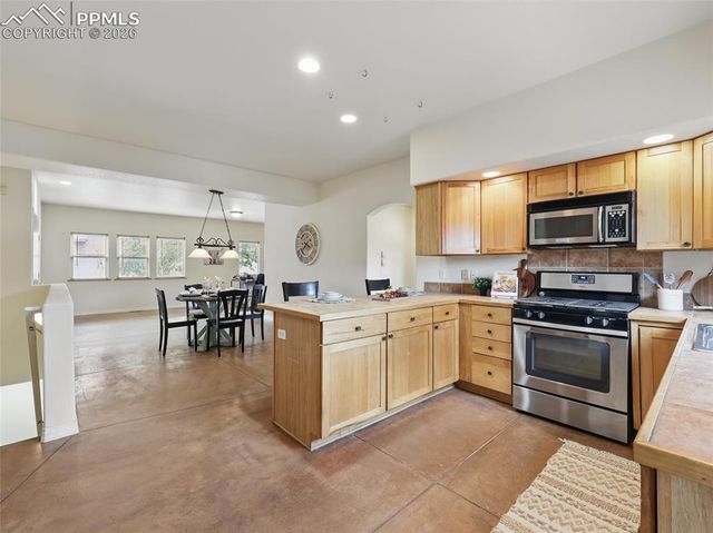 18 Taos Place, Manitou Springs, CO 80829