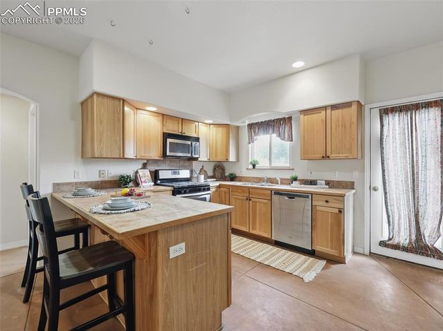18 Taos Place, Manitou Springs, CO 80829