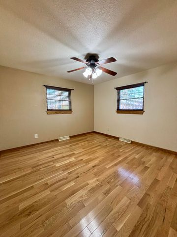 1700 Ankney Place, Neosho, MO 64850