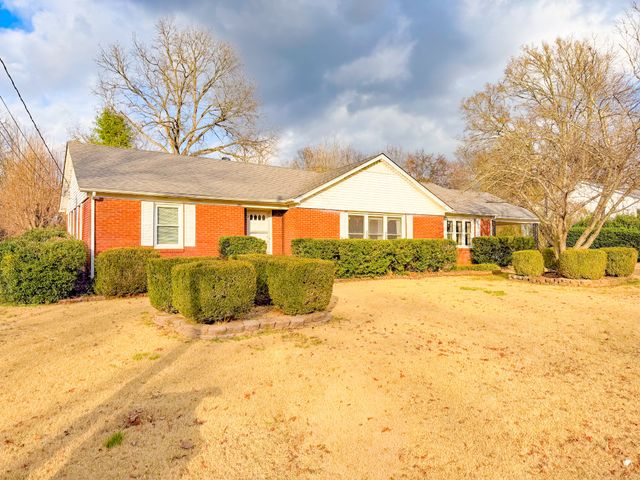 544 E Madison St, Pulaski, TN 38478