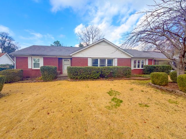 544 E Madison St, Pulaski, TN 38478